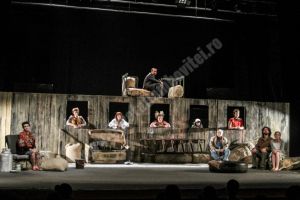 Târgoviştenii sunt aşteptaţi şi astăzi la spectacolele festivalului Babel