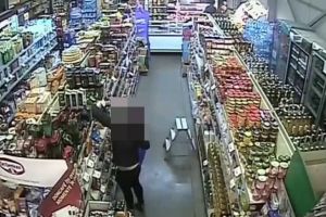 O femeie de 68 de ani din Slanic s-a ales cu dosar penal dupa ce a furat pastã de dinti, ciocolatã si gem dintr-un magazin