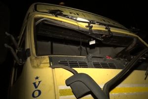 FOTO/VIDEO. Un TIR din Satu Mare, implicat într-un accident grav! Șoferul a fost proiectat prin parbriz