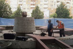 FOTO. Se reabilitează fântâna arteziană din parcul Soarelui