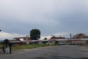 UPDATE Evitaţi Calea Turnişorului.  Bariera de la calea ferată s-a defectat