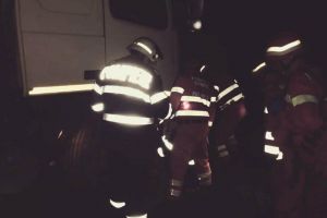 Accident grav, cu un şofer prins sub un trailer, în Pasul Tihuţa