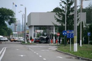 Ucrainean urmărit pentru mai multe infracţiuni, arestat la intrarea în ţară