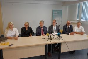 O operaţie efectuată ieri de dr. Buzdugan la Suceava, cu asistenţă germană, ar fi costat ...