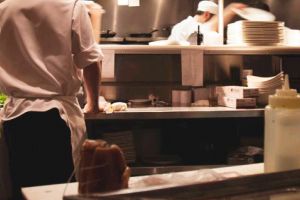 Amenzi pentru muncă la negru în alimentaţie publică