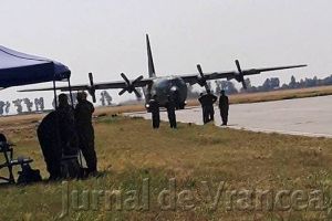 GALERIE FOTO: Experienţă inedită pentru un grup de elevi din Vidra! Au zburat cu avioanele militare