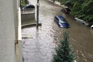 Clujul, INUNDAT de o scurtă ruperea de nori - VIDEO