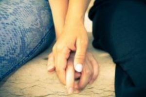 SFÂȘIATĂ între dragostea pentru SOȚ şi cea pentru FIU. CALVARUL unei MAME acuzată de o faptă ABOMINABILĂ