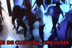 Doi dintre bătăuşii care au snopit în bătaie un bprbat într-un club dijn centrul Clujului, reţinuţi de poliţişti