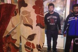 FOTO. Hoţi de covoare, prinşi în flagrant de poliţiştii locali