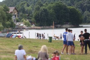 Programul Zilelor Lacului Surduc: concerte, proiectii 3D pe apa si intreceri ale barcilor Dragon