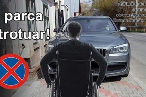 Apel al tinerilor in scaun rulant si al nevazatorilor din Timisoara catre soferi: Nu parcati pe trotuar!
