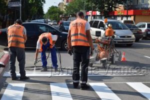 FOTO: Primăria Panciu a refăcut marcajele rutiere din oraş