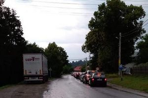 Drumul Bacău – Moineşti, blocat de aluviuni