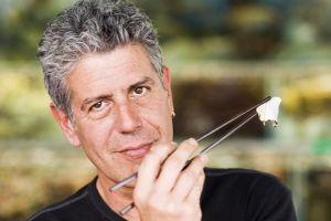 Şoc în showbiz: o cunoscută vedetă TV s-a spânzurat în camera de hotel!