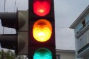 Atenţie, şoferi! În trei intersecţii semaforizate din Reşiţa se lucrează la… semafoare!