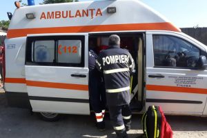Interventie de urgenta in judetul Tulcea. O femeie a fost salvata de sub o autoutilitara de transport marfa 