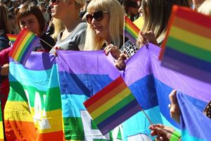 PREZENȚĂ-ȘOC la marşul gay din Capitală. Un NUME CELEBRU intră în acţiune, în numele POLITICIENILOR care se tem să îşi ASUME orientarea