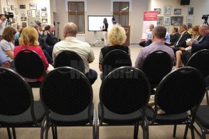 Sucevenii, activi pe Facebook, absenţi la dezbaterea publică pe tema introducerii sensurilor ...