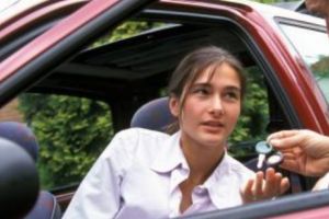 Ce TREBUIE să ştii atunci când ÎNCHIRIEZI o maşină