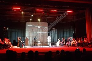 Hamlet în limba kazahă, pe scena Casei Sindicatelor în cadrul festivalului Babel