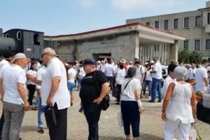 Simpatizatii PSD din Constanta au plecat din Gara CFR Constanta catre Bucuresti. MAnifestarea PSD va avea loc de la 20.00 (galerie foto)