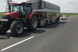 Autocar cu cetateni ucraineni, defectat in judetul Constanta. Șoferul a cerut ajutorul politistilor (galerie foto)