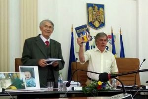 O carte pentru unire: „Basarabia. Suferinţă şi speranţă”, de moldoveanul Nicolae Dabija şi orădeanul Teodor David (FOTO)