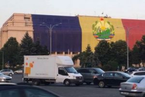 Miting PSD. Mesaj simboli, pe sediul Guvernului, pentru participanţi