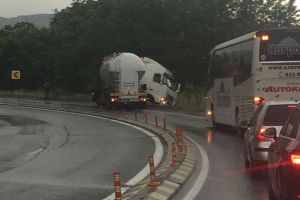 FOTO – DN1 blocat pe un sens în zona Scoreiu