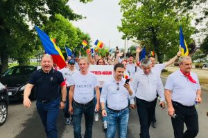 Social-democraţii bistriţeni, la mitingul pentru „apărarea democraţiei şi statului de drept” (FOTO)