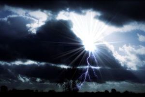 Peste 10.000 de oameni au rămas fără curent electric în Caraş Severin