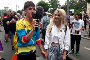 Orădeanul Emil Rengle, care a recunoscut că este bisexual, a condus Marşul Diversităţii din Bucureşti