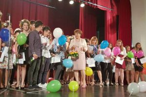 FOTO: Momente emoţionante la festivitatea de absolvire a clasei a VIII-a pentru elevii Școlii Gimnaziale „Avram Iancu” Alba Iulia