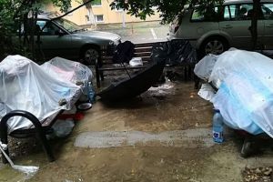 REVOLTĂTOR! La 79 de ani, dat afară din locuinţă pentru că a cerut să i se facă un contract de închiriere