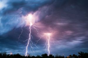 Alertă meteo: Ploi torenţiale şi descărcări electrice, începând de duminică