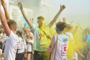 Alergare cu culoare: Cursă de atletism 