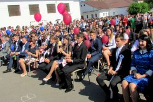 Emoţii, bucurii şi speranţe pentru absolvenţii Gimnaziului „Augustin Maior” din Reghin