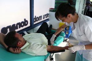 Numărul donatorilor de sânge, în scădere