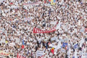 Călin Popescu Tăriceanu crede că protestatarii #rezist sunt manipulaţi şi au „alte interese oculte”