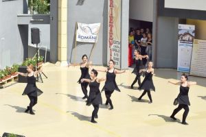 Dansul şi gimnastica leagă prietenii la Vaslui