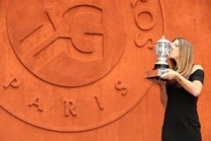REACŢIA de bucurie a campioanei Simona Halep, după ce a câştigat trofeul la Roland Garros: „Am visat la acest moment de când am început să joc tenis”