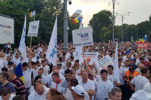 ALDE Bistriţa-Năsăud a primit în final „directiva” şi s-a prezentat la miting (FOTO)