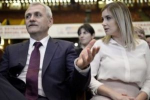 APARIȚIE SURPRINZĂTOARE la MITINGUL PSD. Cum a venit îmbrăcata IUBITA preşedintelui PSD, Liviu Dragnea - FOTO