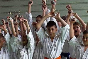 FOTO: Campionatul naţional de karate Kyokushin pentru copii – 17 medalii de aur pentru Tiger Budo!