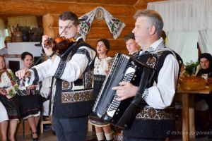 Florin Mucea, fiul regretatului rapsod Vasile Mucea, promovează cu succes proiectele de ...