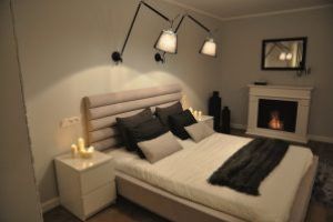 Amenajarea dormitorului cu semineu