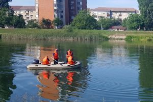 Cadavrul unui bărbat, scos de pompierii orădeni din apele Crişului Repede