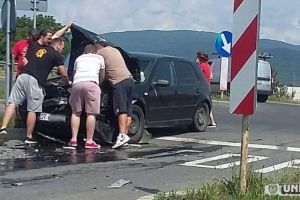 FOTO/ Accident rutier la Șibot: Coliziune între două autovehicule, la intersecţia cu drumul spre Cugir