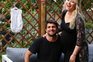 Laura Cosoi a născut!!!! Prima imagine de la maternitate